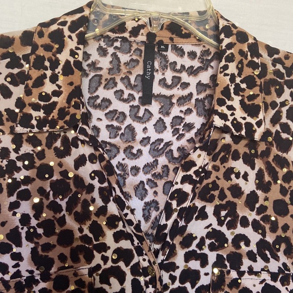 Cathy Animal Print Blouse Size XL Two Front Pockets Button Down Roll Tab Sleeve - Picture 7 of 9